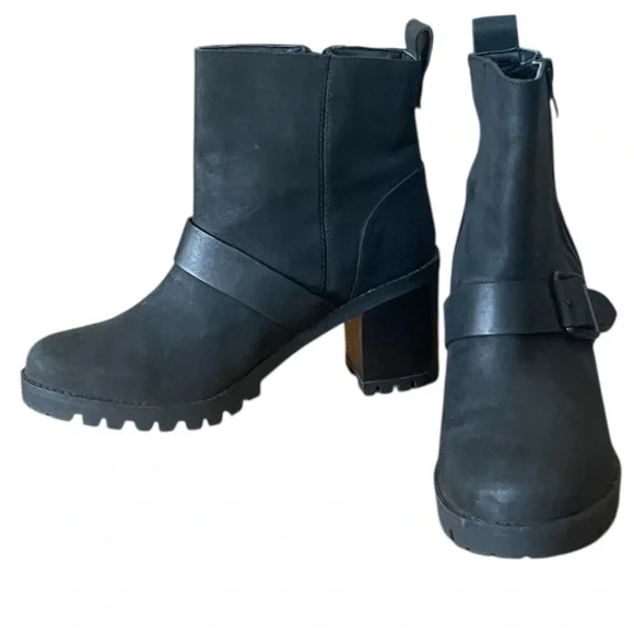 UGG “Fern” Moto waterproof buckle boots. Size 9 GUC - Picture 1 of 13